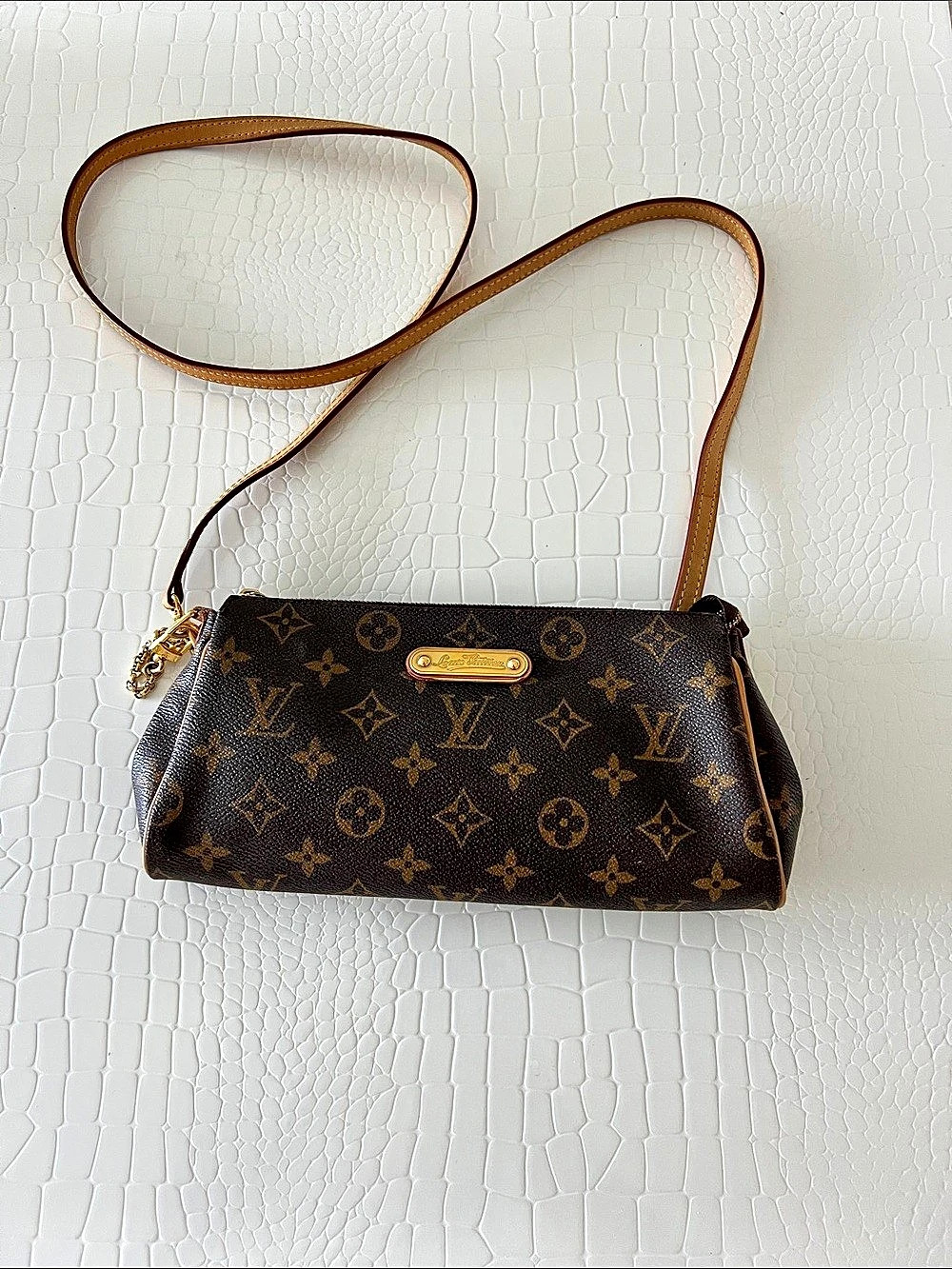Louis Vuitton Pochette Liv Shoulder Bag Brown & Gold